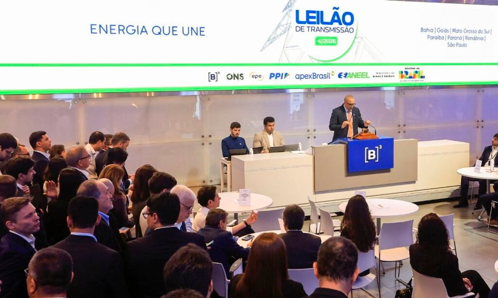 Aneel realiza leilão disputado de transmissão de energia na capital paulista