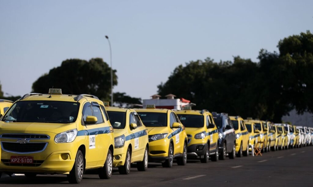 BNDES vai injetar R$ 30 bilhões para motoristas de aplicativos e taxistas renovarem carros