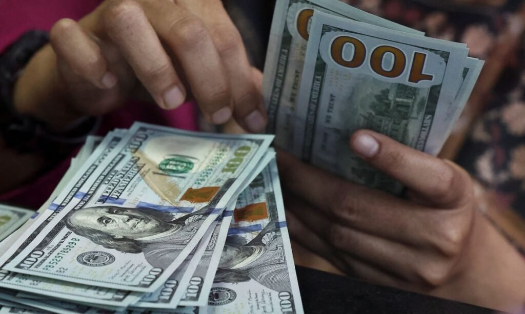 Moeda americana termina cotada a R$ 5,44 e tem maior salto semanal desde 2008