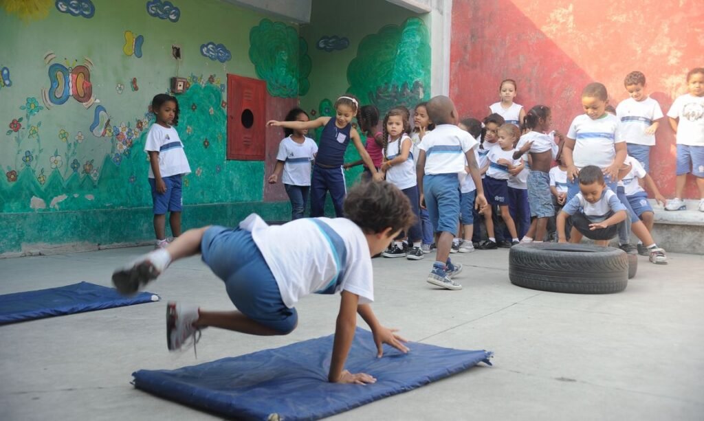 Prazo para escolas públicas acertarem pendências com o FNDE e garantirem verbas acaba no sábado