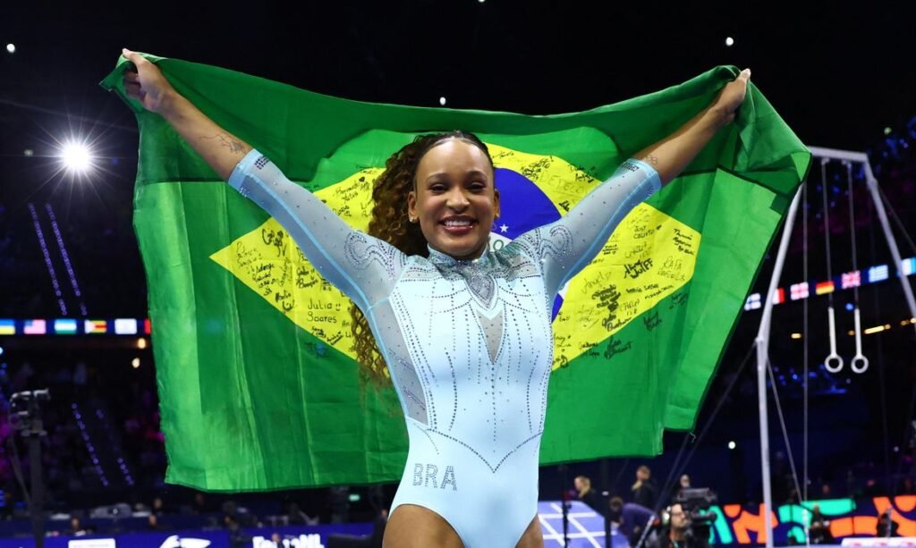 Rebeca Andrade fatura o tri histórico no Mundial de Ginástica