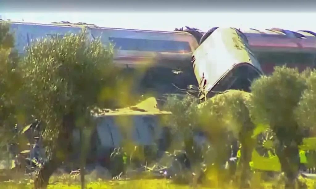 Tragédia ferroviária na Espanha deixa pelo menos 30 mortos após colisão entre trens