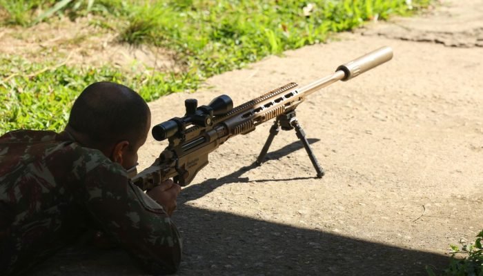 Ações policiais impulsionam violência armada no Brasil, revela novo relatório