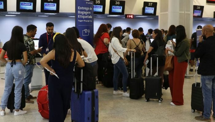 Aeroporto Santos Dumont retoma operações normais após cancelamentos de voos