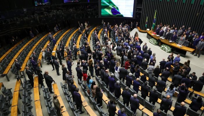 Após intimação de Dino, 14 partidos não detalham emendas parlamentares ao STF