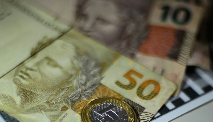 Atividade econômica do Brasil registra leve queda em julho, mas mantém avanço anual