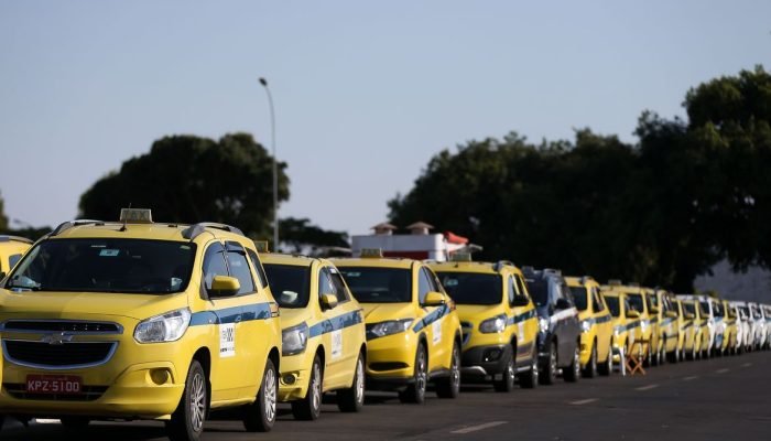 BNDES vai injetar R$ 30 bilhões para motoristas de aplicativos e taxistas renovarem carros