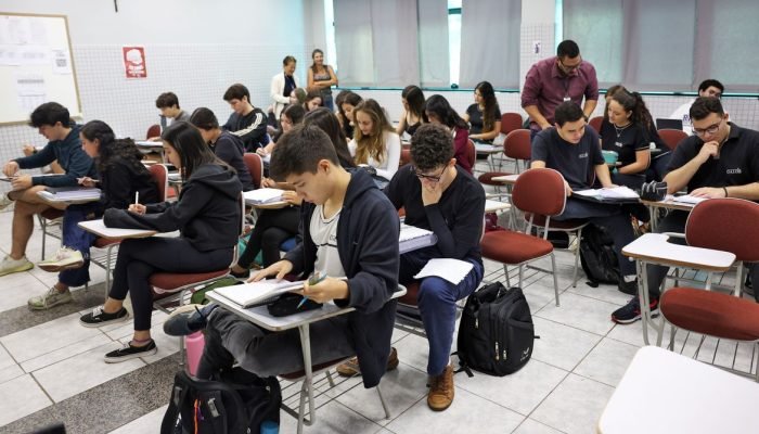 Bolsa Permanência Prouni: auxílio de R$ 700 mensais para estudantes integrais