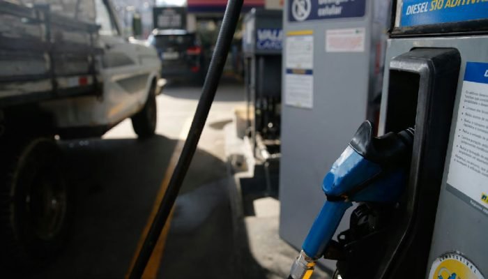 Brasil amplia subsídios para gasolina e diesel em meio à disparada do petróleo