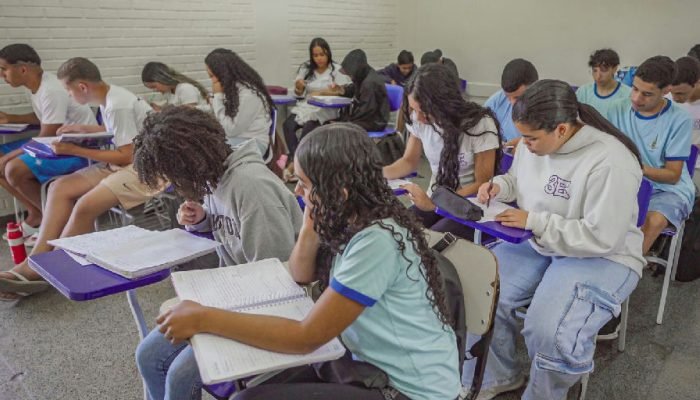 Brasil avança no desempenho escolar a longo prazo, mas patamar ainda é preocupante
