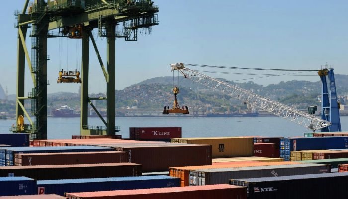 Comércio exterior brasileiro registra superávit de US$ 7,4 bilhões em agosto
