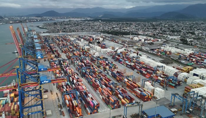 Comércio exterior do Brasil atinge recorde e melhora balança de pagamentos em junho