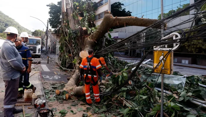 Concessionárias devem investir em rede elétrica mais resiliente, alertam especialistas