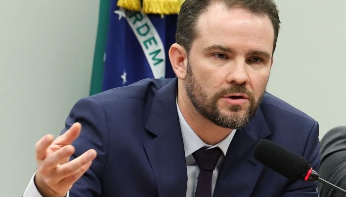 Dario Durigan nega inércia do governo federal diante da crise no BRB
