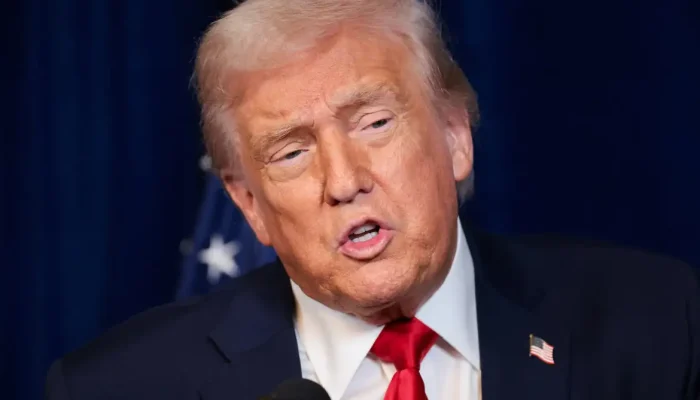 Decretos de Trump oficializam restrição à cidadania por nascimento