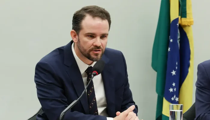 Dívida pública brasileira sob controle, afirma Durigan em comparação internacional