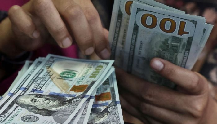 Dólar dispara para R$ 5,22, maior patamar em quase seis meses, em cenário global de incertezas