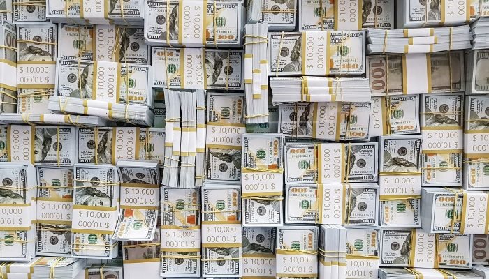 Dólar recua para R$ 5,14 com alívio no mercado externo e bolsa em alta