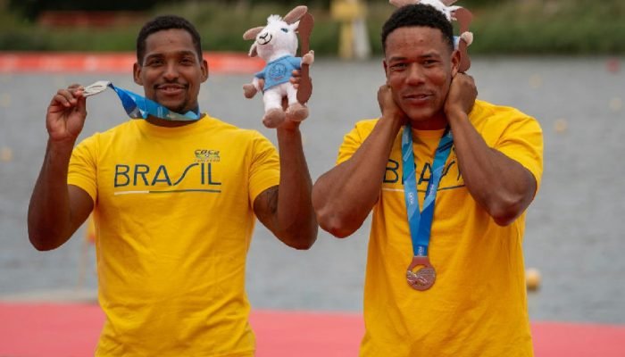 Dupla brasileira conquista prata histórica no Mundial de Canoagem