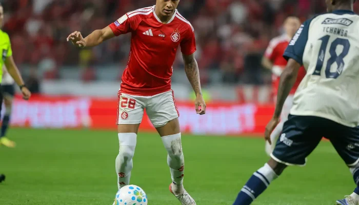 Empate amargo no Beira-rio tira Internacional da zona de rebaixamento no Brasileirão