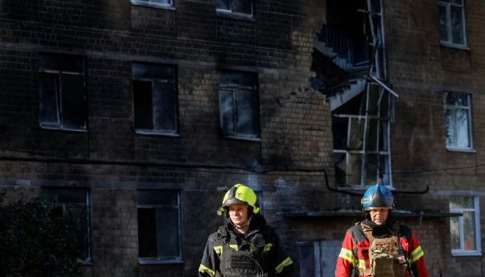 Escola em Kiev é atingida por drone russo em nova onda de ataques