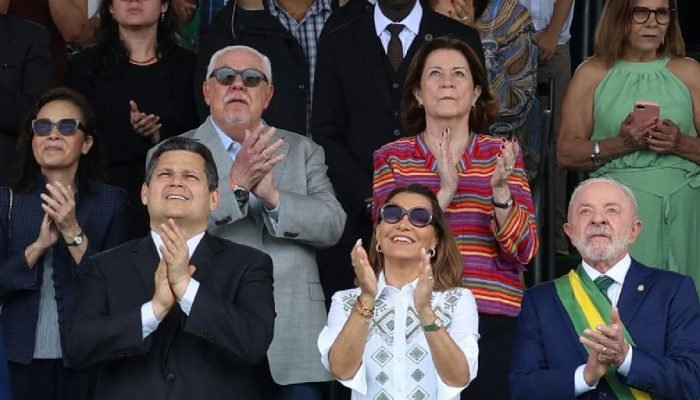 Esplanada dos Ministérios recebe desfile cívico-militar do 7 de Setembro em Brasília