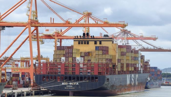 Exportações impulsionam superávit de US$ 7 bilhões na balança comercial em julho