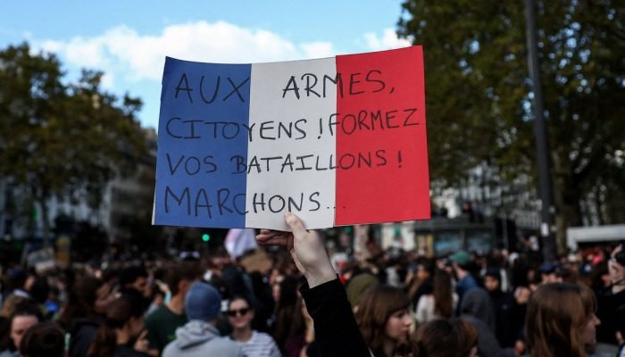 França mobiliza 70 mil policiais e fecha comércios neste sábado para conter protestos