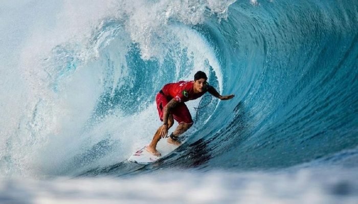 Gabriel Medina brilha com nota 10, mas fica com o vice-campeonato em Fiji