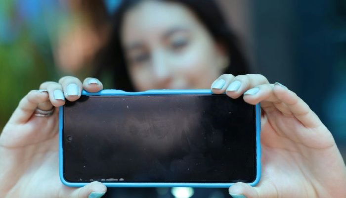 Geração digital: leitura de adolescentes atinge menor nível em décadas, indica OCDE