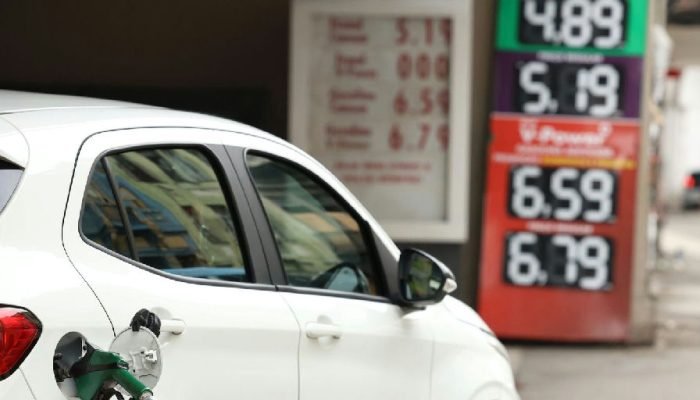 Governo federal anuncia pacote de R$ 7 bilhões para conter alta dos combustíveis