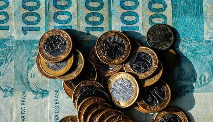 Governo federal projeta salário mínimo de R$ 1.741 para o ano de 2027