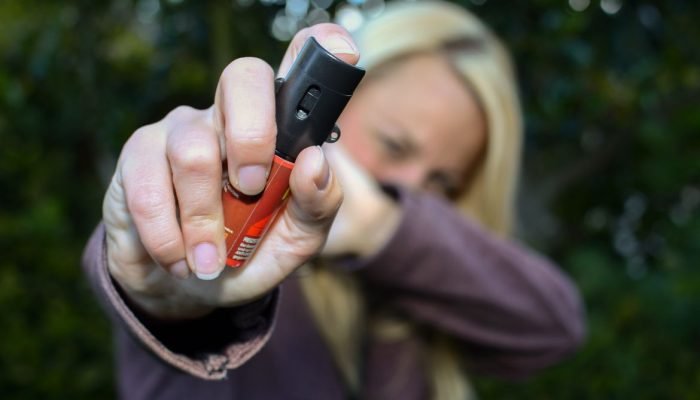 Spray de pimenta para mulheres: promotora alerta para medida paliativa e riscos na defesa pessoal