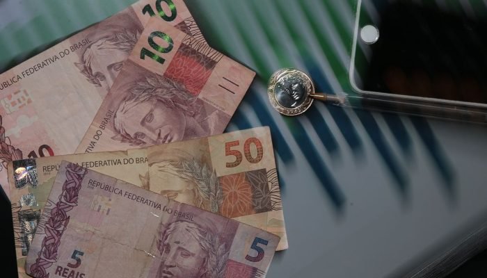 Economia brasileira avança 0,1% em maio, impulsionada por serviços e indústria
