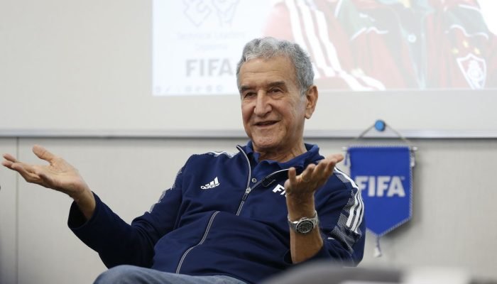 Ex-técnico Carlos Alberto Parreira apresenta melhora e pode deixar a UTI