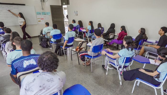 Incentivo à educação: Pé-de-meia libera quinta parcela de frequência a alunos elegíveis