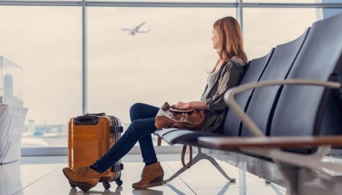 mulher-esperando-no-aeroporto-770x450-1