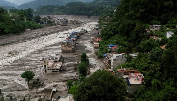 Nepal mantém alerta máximo enquanto monitora lagos após inundações catastróficas