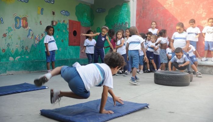 Prazo para escolas públicas acertarem pendências com o FNDE e garantirem verbas acaba no sábado