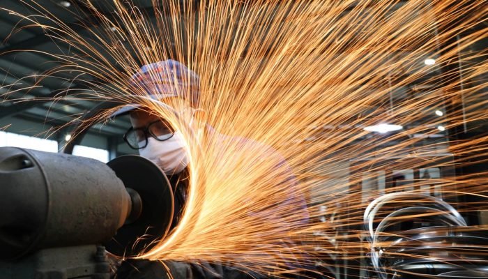 Produção industrial brasileira recua 1,8% em junho e acende alerta econômico