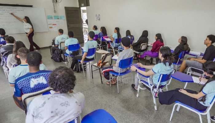 Programa Pé-de-meia libera quinta parcela para estudantes nascidos em julho e agosto