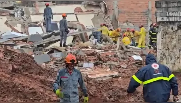 Quatro pessoas são resgatadas com vida após desabamento de prédio em São Bernardo do Campo