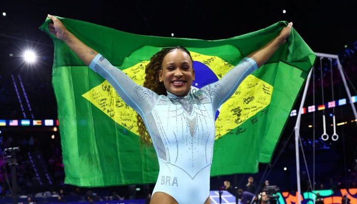Rebeca Andrade fatura o tri histórico no Mundial de Ginástica