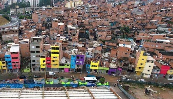 Relatório da Oxfam aponta que acúmulo de fortunas no Brasil asfixia a democracia e o poder político