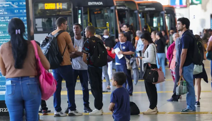 Setor de serviços mantém estabilidade em julho e desacelera alta anual
