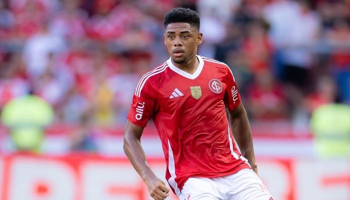 STJD suspende Victor Gabriel do Internacional após grave lesão em Gabriel Pec