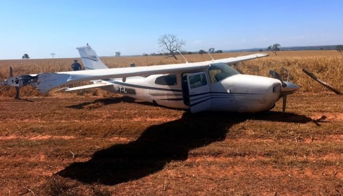 Tiro da FAB força pouso de avião suspeito da Bolívia no MS