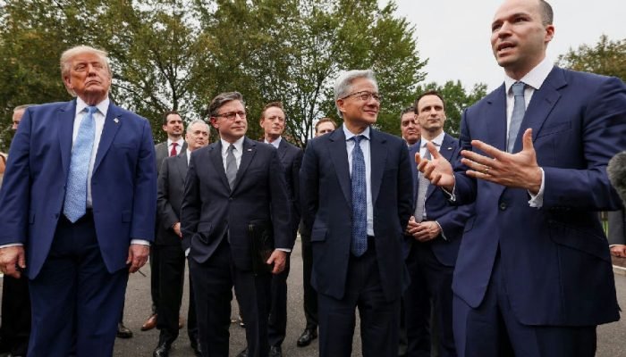 Trump firma acordo com bigtechs para autorregulação da inteligência artificial